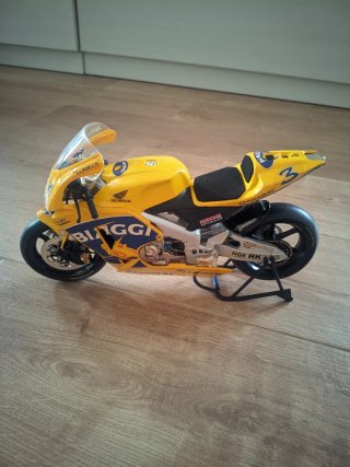 Maqueta Moto Guiloy 1/6