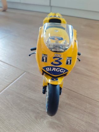 Maqueta Moto Guiloy 1/6