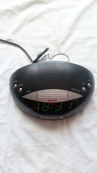 Radio Reloj Despertador Swiss Force