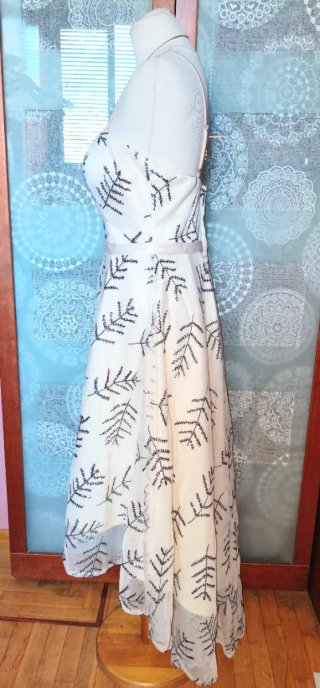 Vestido fiesta vainilla  con bordado negro