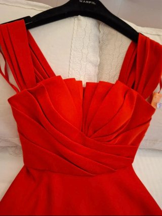 Elegante Vestido Fiesta Marfil Barcelona Rojo