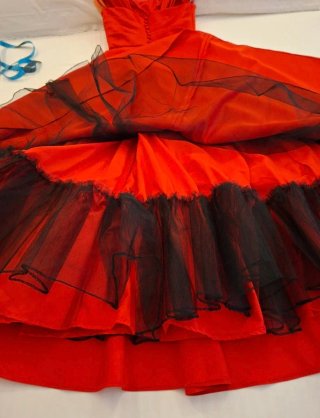 Elegante Vestido Fiesta Marfil Barcelona Rojo