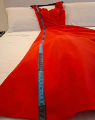 Elegante Vestido Fiesta Marfil Barcelona Rojo