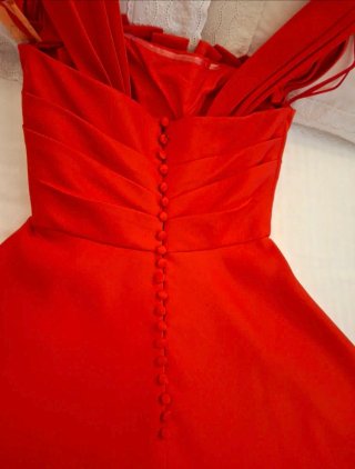 Elegante Vestido Fiesta Marfil Barcelona Rojo