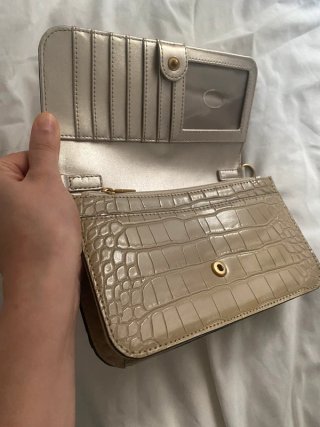 Bolso Guess. PVP 145€