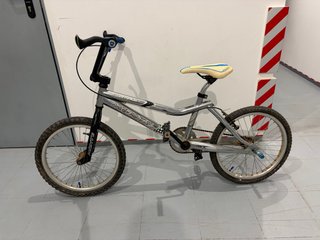 Bicicleta Monty BMX Plata