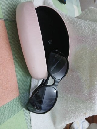 Gafas de sol Tous negras y moradas