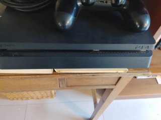 PlayStation 4 slim con 2 controlle,r cavi più gio
