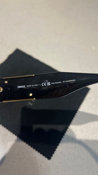 Gafas de sol Versace negras espejadas