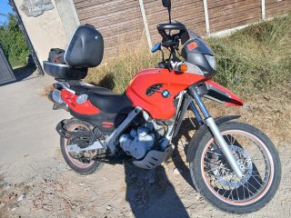 BMW F650GS Roja y Negra