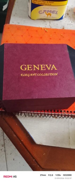 Reloj Geneva Elegance Collection Rojo