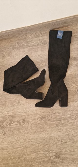 Botas altas de señora con etiqueta