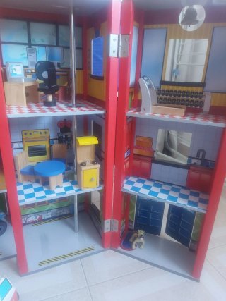 Estación Bomberos y Policía Madera