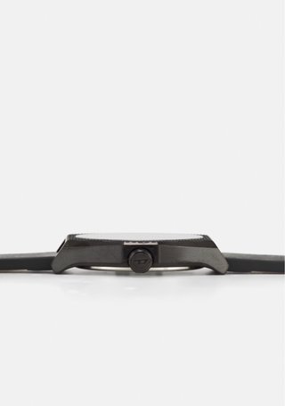 Reloj Diesel Negro y Dorado con pulsera