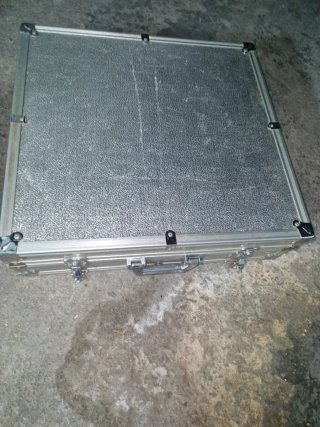 Valigia metallica per attrezzature musicali 60x57x16