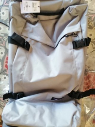 Maleta Eastpak Gris