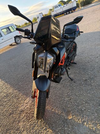 KTM Duke 125 cc Negra y Naranja