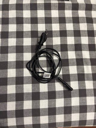 Xbox One S bianca con controller e cavi
