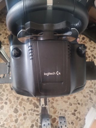 Simulador Volante Logitech con Silla y Pedales