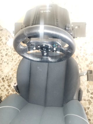 Simulador Volante Logitech con Silla y Pedales