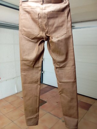 Pantalones  Stradivarius talla 32 imitación piel