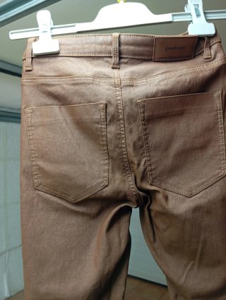 Pantalones  Stradivarius talla 32 imitación piel