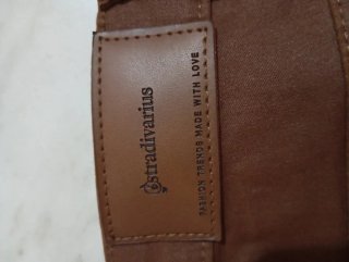 Pantalones  Stradivarius talla 32 imitación piel