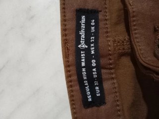 Pantalones  Stradivarius talla 32 imitación piel