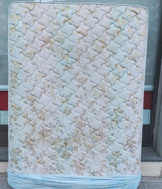 Colchón de tela con estampado floral 135x190
