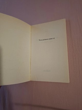 Libro "Tres primos entre sí" Edebé