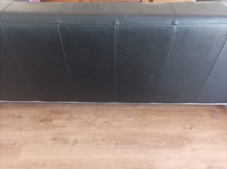 Sofá de piel negro