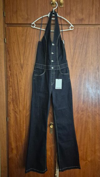 Mono vaquero Bershka halter espalda descubierta