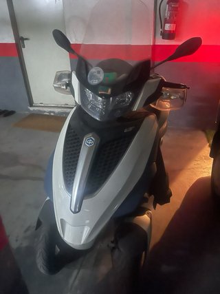 Piaggio MP3 300 LT Yourban Scooter