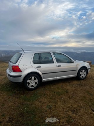 Volkswagen Golf 1.6 gasolina 110.000 km