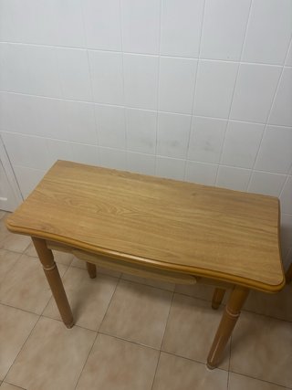 Mesa de comedor de madera