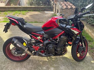 Kawasaki Z900 Negra y Roja