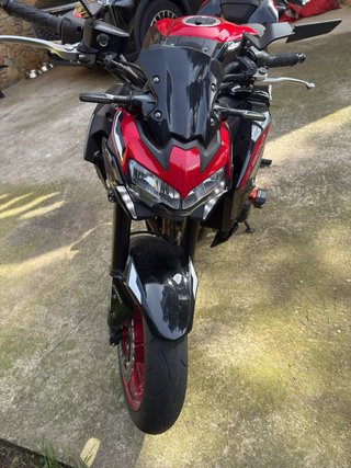 Kawasaki Z900 Negra y Roja