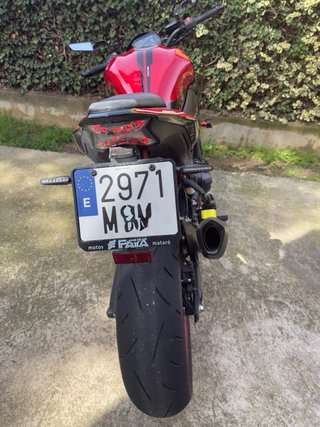 Kawasaki Z900 Negra y Roja
