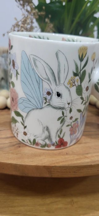 Taza de cerámica con diseño de conejo y flores