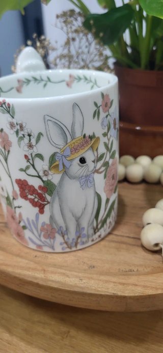 Taza de cerámica con diseño de conejo y flores