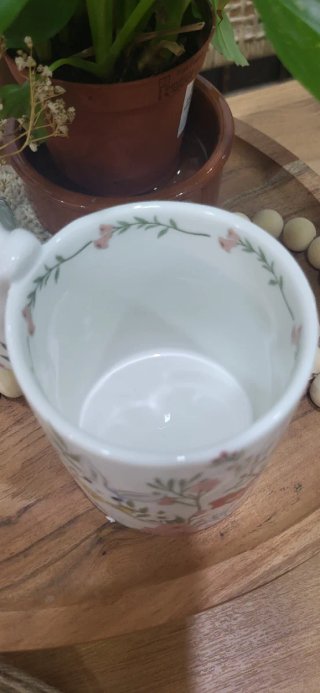 Taza de cerámica con diseño de conejo y flores