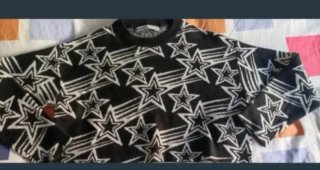Jersey Bershka estrellas negro y blanco
