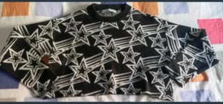 Jersey Bershka estrellas negro y blanco