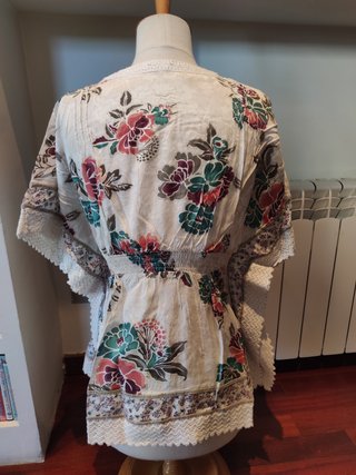 Blusa poncho capa estampado t. 38 con encaje