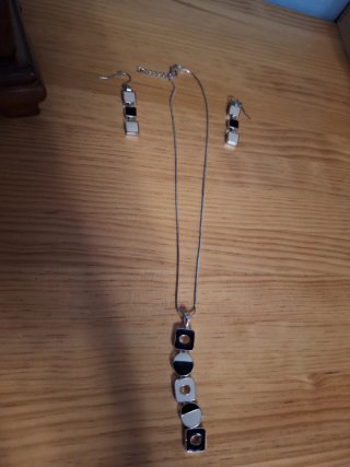 Colgante y pendientes plata