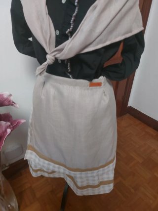 Traje de casera completo beige y negro