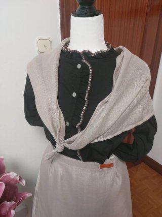 Traje de casera completo beige y negro
