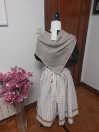 Traje de casera completo beige y negro