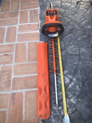 Cortasetos Stihl HSA 86 + Cargador AL 500