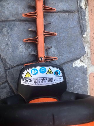 Cortasetos Stihl HSA 86 + Cargador AL 500